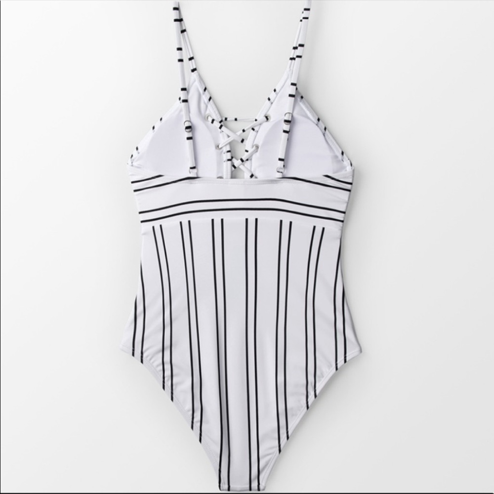 White and Black One Piece - Picture 4 of 6
